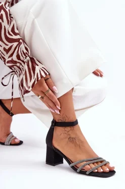 Błyszczące Sandałki Na Obcasie Czarne Enenor