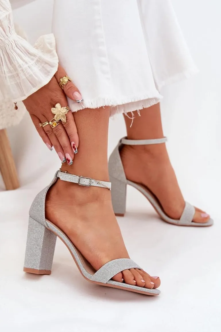 Błyszczące Sandały Damskie Na Słupku Srebrne Kavina