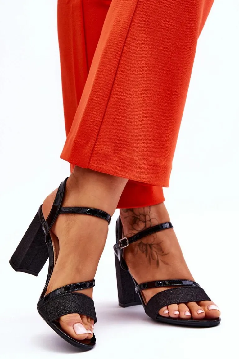 Błyszczące Sandały Na Obcasie Czarne Alicia