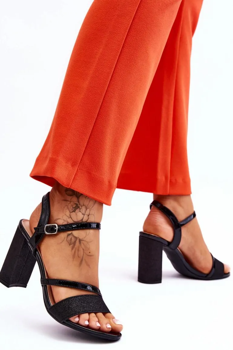 Błyszczące Sandały Na Obcasie Czarne Alicia