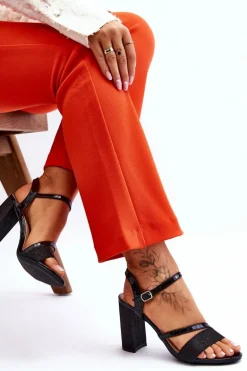 Błyszczące Sandały Na Obcasie Czarne Alicia