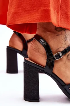 Błyszczące Sandały Na Obcasie Czarne Alicia