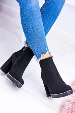 Czarne botki na słupku Guriela Suede