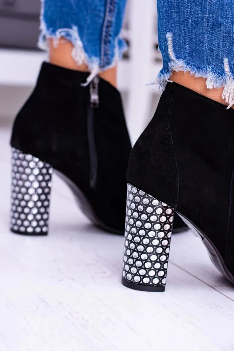 Czarne Eleganckie Zamszowe Botki na Słupku Laura Messi 1849