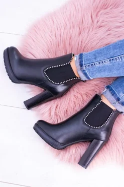 Czarne Wsuwane Botki Na Słupku Bernatt