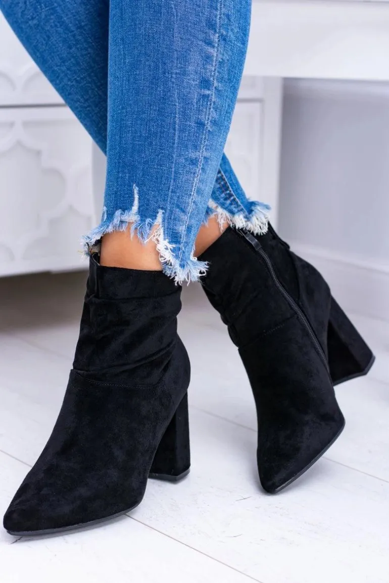 Czarne Zamszowe Botki Na Słupku Bresci