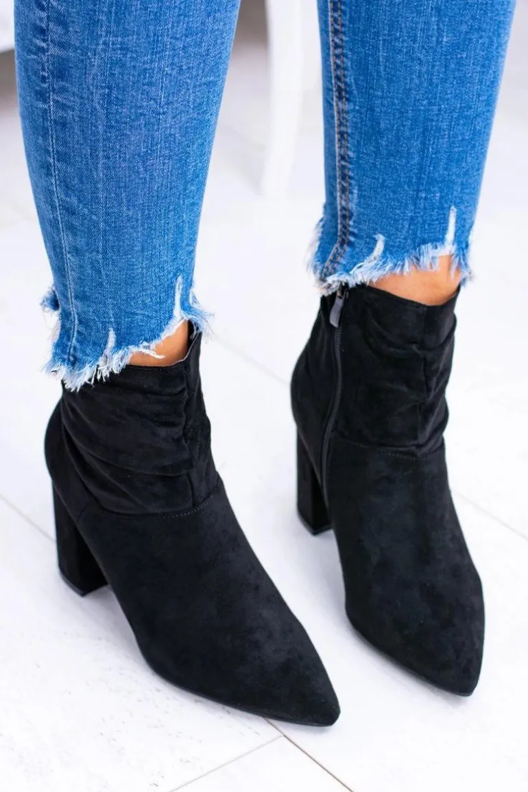 Czarne Zamszowe Botki Na Słupku Bresci