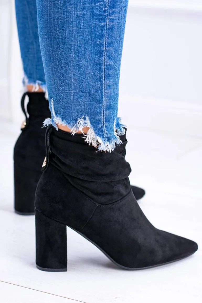 Czarne Zamszowe Botki Na Słupku Bresci