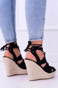 Czarne Zamszowe Sandały Na Koturnie Nowelio