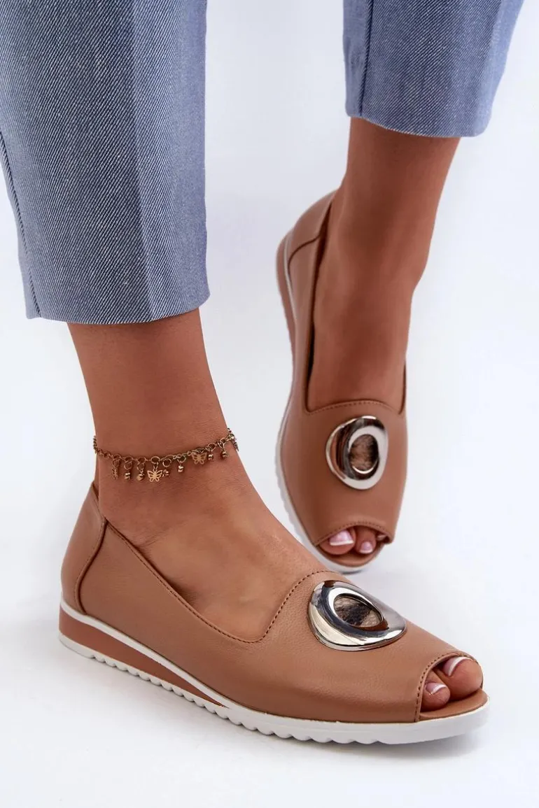 Czółenka Damskie Z Ozdobą Eko Skórzane Ciemnobeżowe Biolita