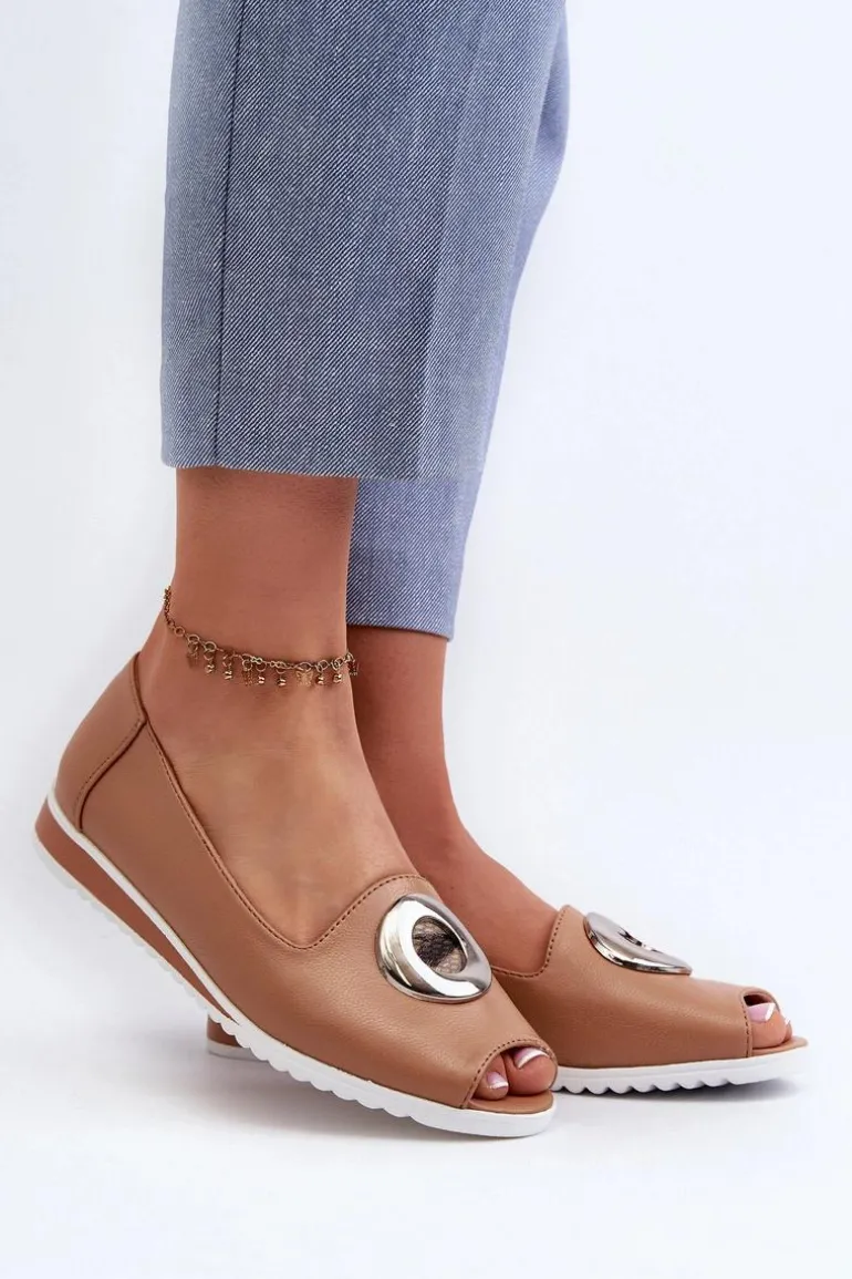 Czółenka Damskie Z Ozdobą Eko Skórzane Ciemnobeżowe Biolita