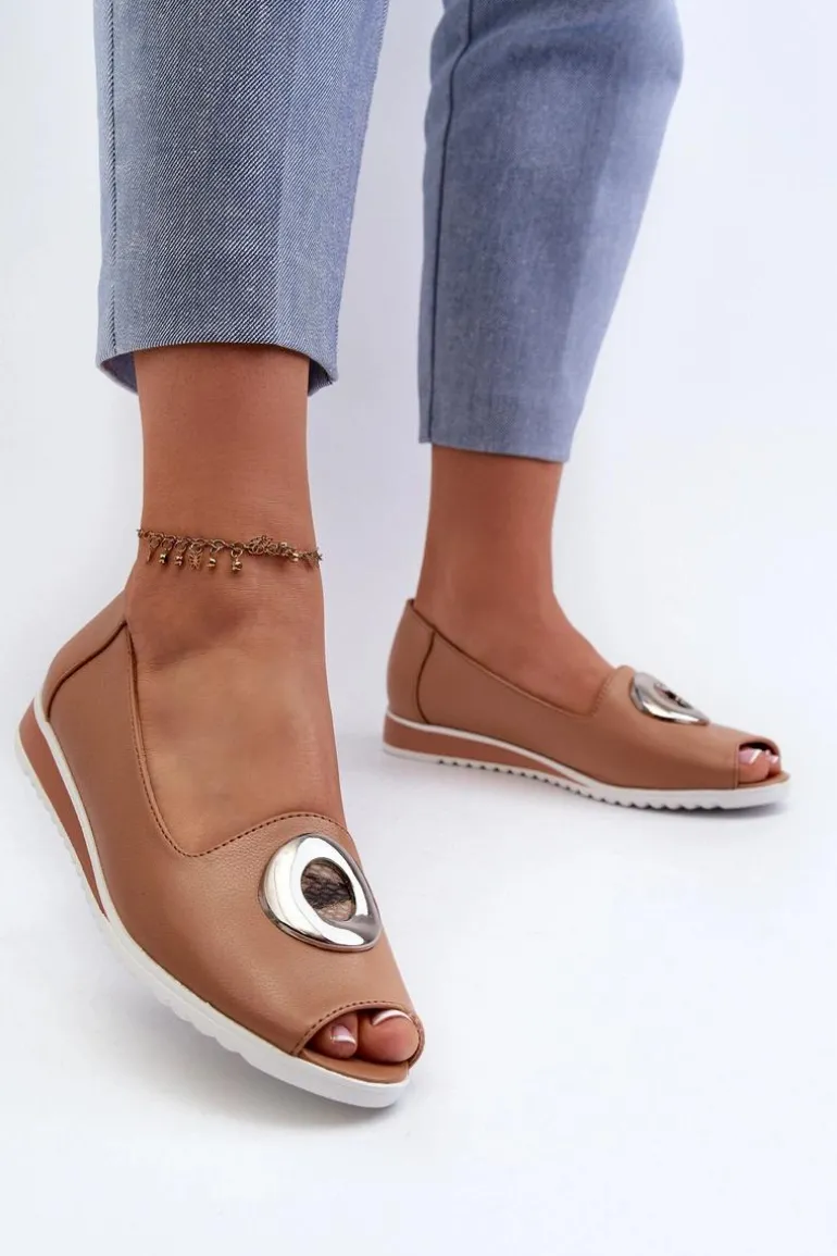 Czółenka Damskie Z Ozdobą Eko Skórzane Ciemnobeżowe Biolita