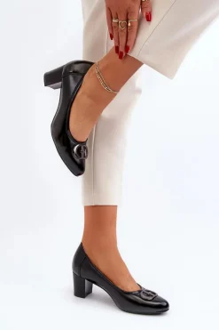 Czółenka Na Niskim Słupku Z Ozdobą Czarne Aeliris