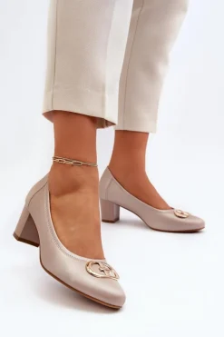 Czółenka Na Niskim Słupku Z Ozdobą Beżowe Aeliris