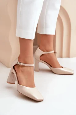 Czółenka Na Słupku Z Lakierowanej Eko Skóry Beżowe Emindria