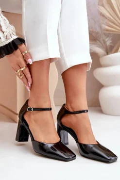 Czółenka Na Słupku Z Lakierowanej Eko Skóry Czarne Emindria