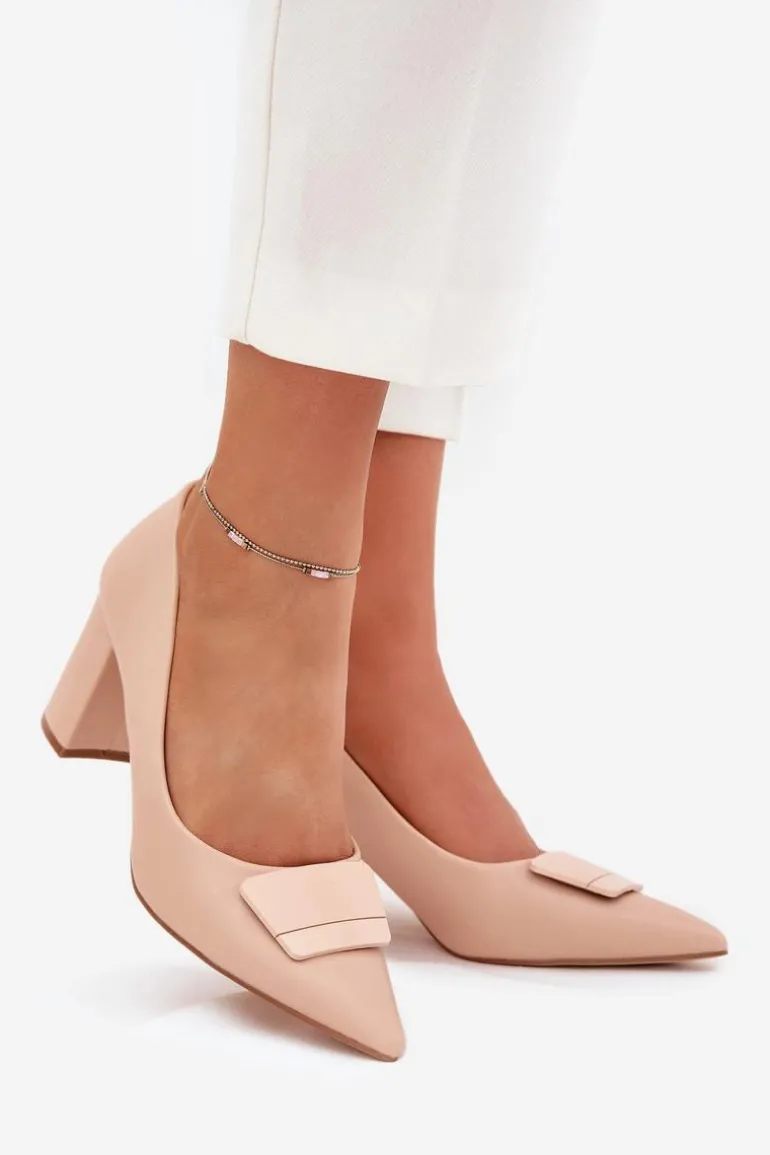 Czółenka Na Słupku Z Ozdobą Beżowe Celira