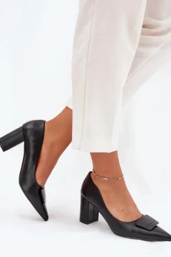 Czółenka Na Słupku Z Ozdobą Czarne Celira