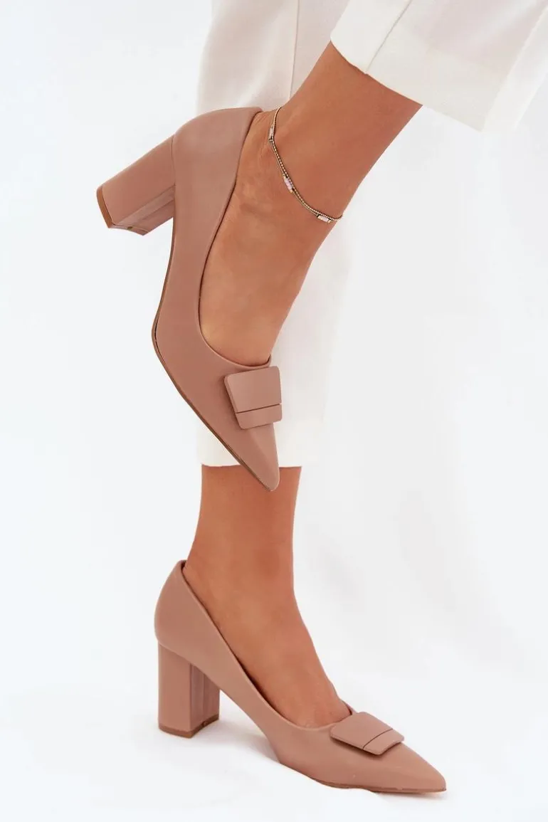 Czółenka Na Słupku Z Ozdobą Ciemnobeżowe Celira