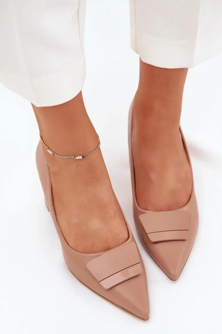 Czółenka Na Słupku Z Ozdobą Ciemnobeżowe Celira