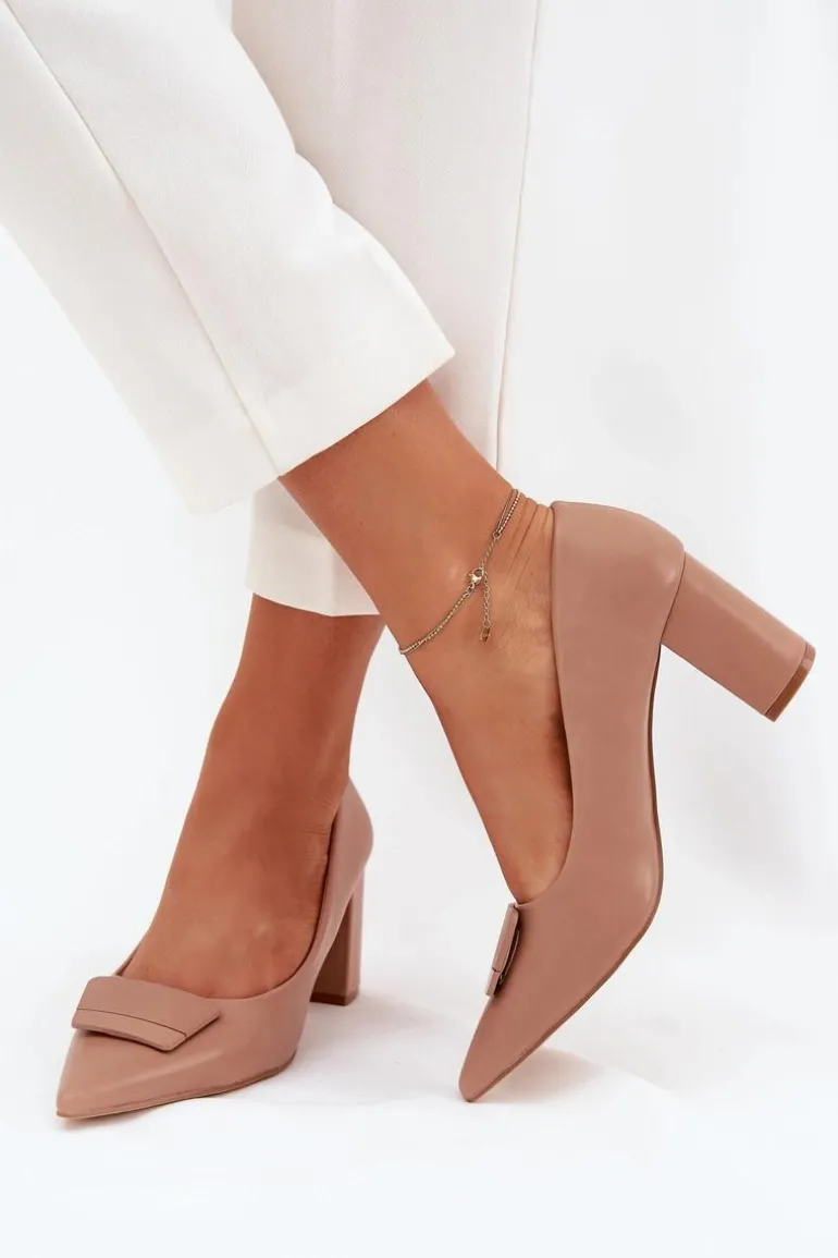 Czółenka Na Słupku Z Ozdobą Ciemnobeżowe Celira