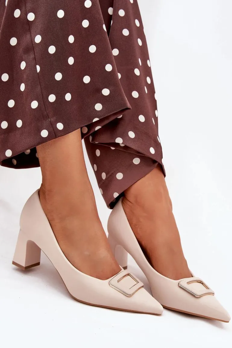 Czółenka Na Słupku Z Ozdobną Klamrą Beżowe Seriva