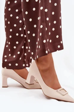 Czółenka Na Słupku Z Ozdobną Klamrą Beżowe Seriva