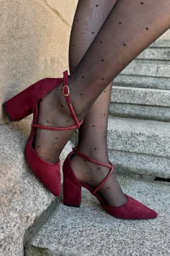 Czółenka Ze Szpiczastymi Noskami I Zdobionymi Paseczkami Na Słupku Bordowe Verithas