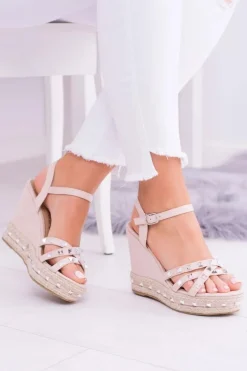 Damskie Beżowe Sandały Na Koturnie Ćwieki Amare