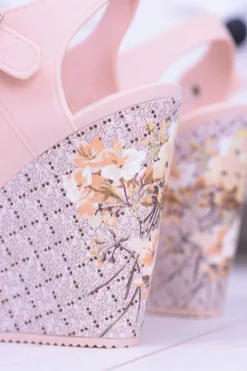 Damskie Beżowe Sandały Na Koturnie Nemesis