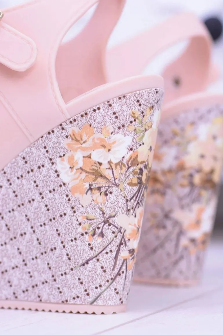 Damskie Beżowe Sandały Na Koturnie Nemesis