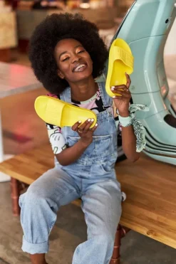 Damskie Klapki Big Star HH274A040 Żółte