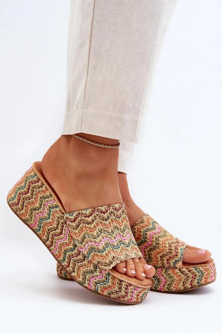 Damskie Klapki Na Koturnie Beżowe Vanarila