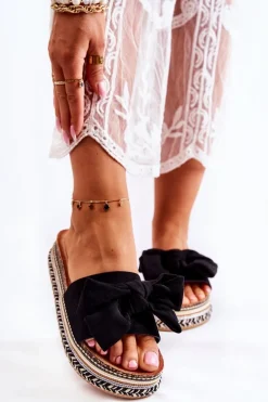 Damskie Klapki Na Masywnej Platformie Z Kokardą Czarne Macardi