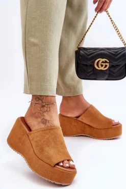 Damskie Klapki Na Masywnej Platformie Camel Martina