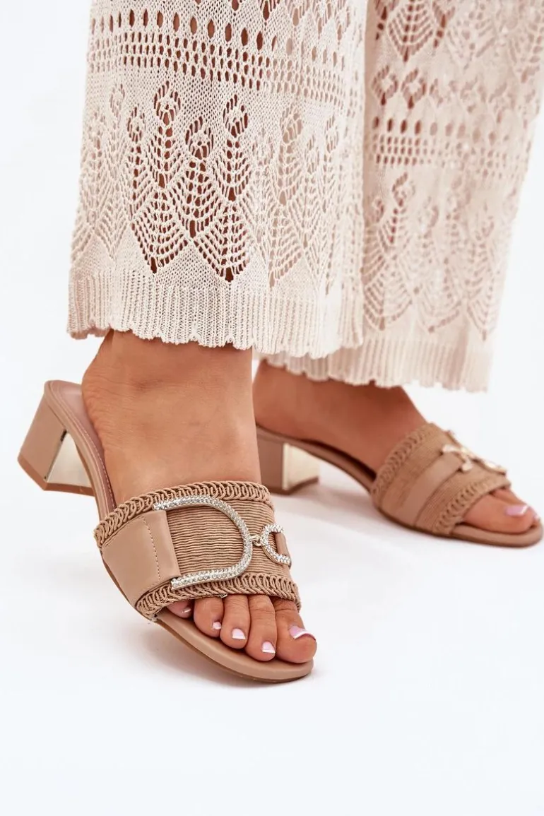 Damskie Klapki Na Obcasie Z Ozdobnym Detalem Ciemnobeżowe Julinemi