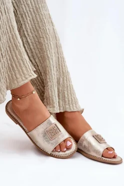 Damskie Klapki Na Płaskim Obcasie Z Ozdobą S.Barski KV51-089 Złote