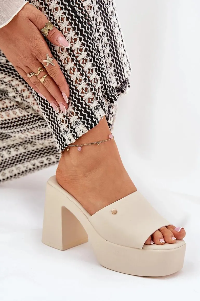 Damskie Klapki Z Eko Skóry Na Słupku I Platformie Jasnobeżowe Tamirella