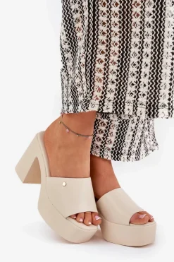 Damskie Klapki Z Eko Skóry Na Słupku I Platformie Jasnobeżowe Tamirella