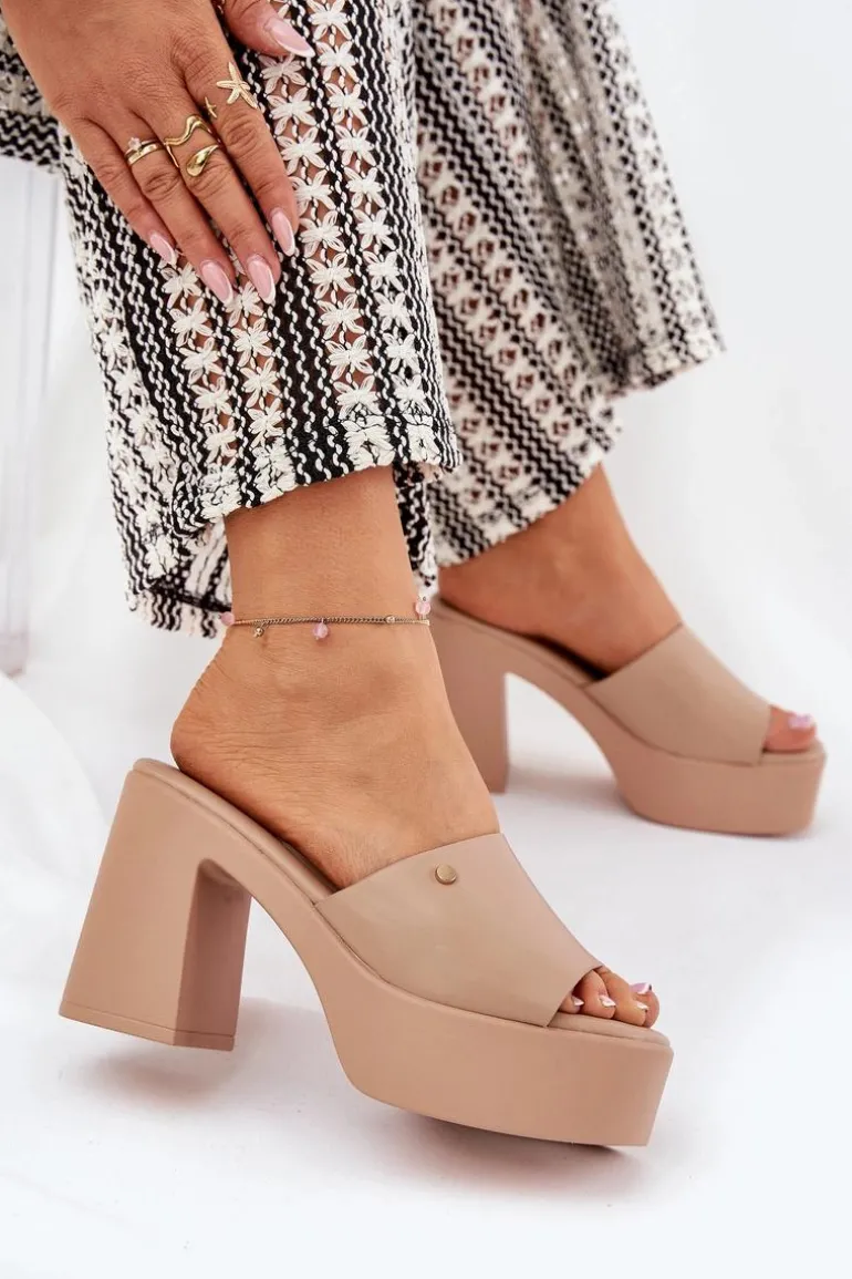 Damskie Klapki Z Eko Skóry Na Słupku I Platformie Khaki Tamirella