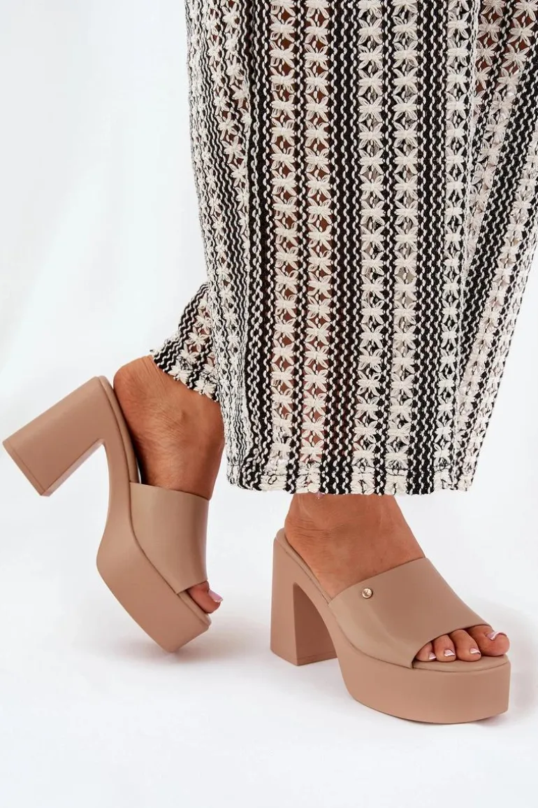 Damskie Klapki Z Eko Skóry Na Słupku I Platformie Khaki Tamirella