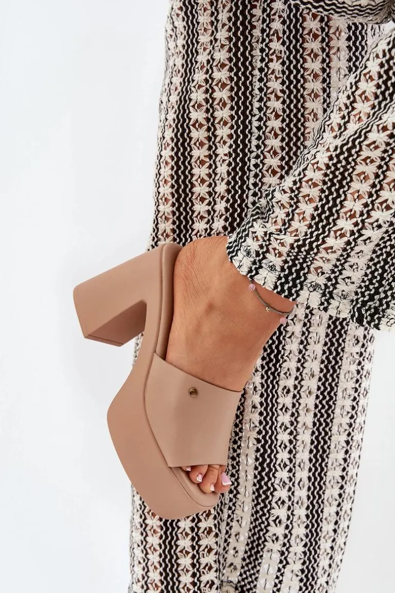 Damskie Klapki Z Eko Skóry Na Słupku I Platformie Khaki Tamirella