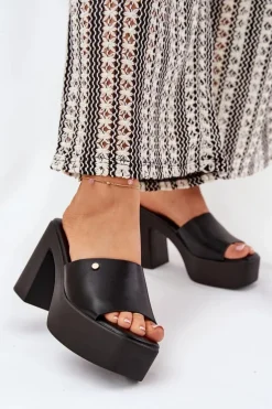 Damskie Klapki Z Eko Skóry Na Słupku I Platformie Czarne Tamirella