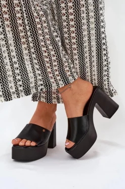 Damskie Klapki Z Eko Skóry Na Słupku I Platformie Czarne Tamirella