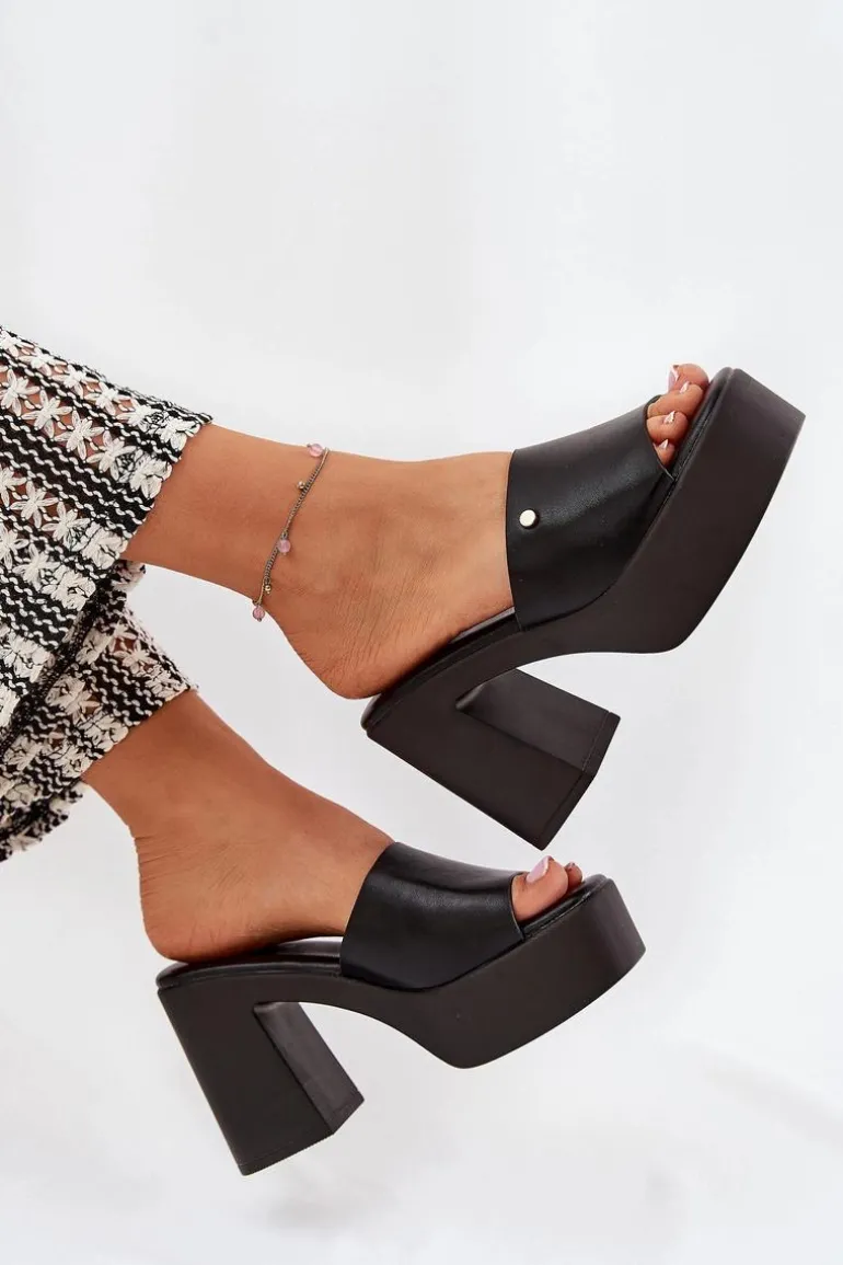 Damskie Klapki Z Eko Skóry Na Słupku I Platformie Czarne Tamirella