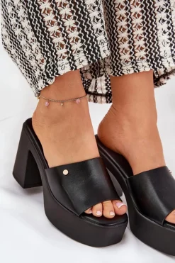 Damskie Klapki Z Eko Skóry Na Słupku I Platformie Czarne Tamirella