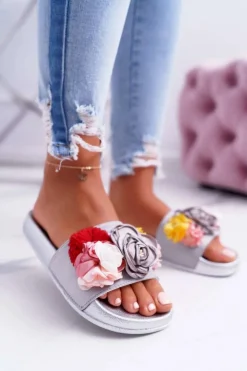 Damskie Klapki Z Kwiatem Szare Della