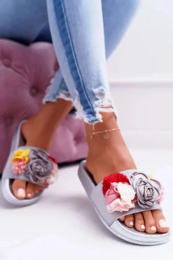 Damskie Klapki Z Kwiatem Szare Della