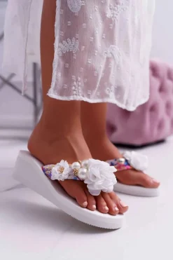 Damskie Klapki Z Kwiatem Japonki Na Koturnie Białe Sharme
