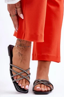 Damskie Klapki Z Paseczkami I Dżetami Czarne Leomi